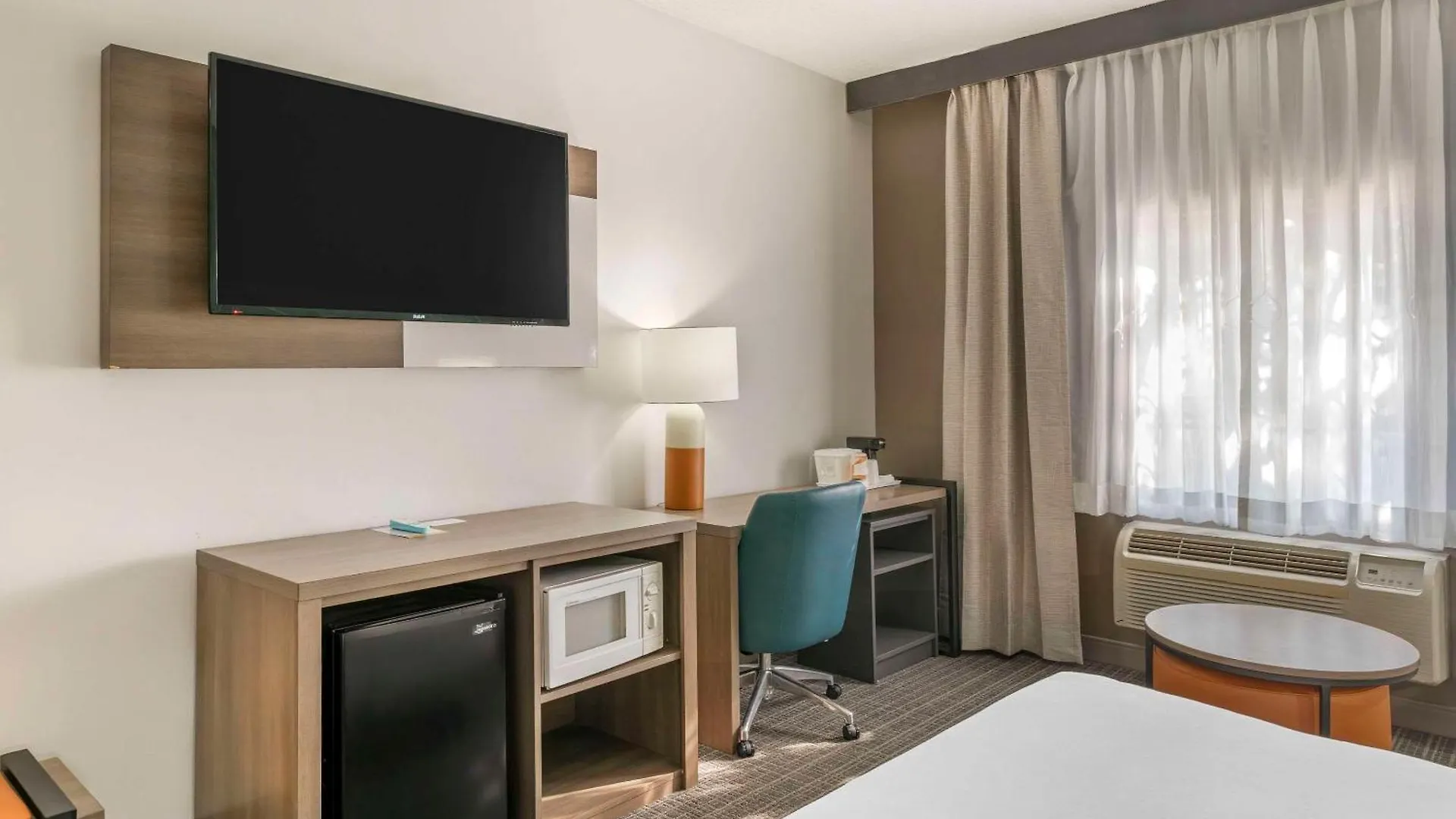 Comfort Inn & Suites Louisville Airport Fair & Expo 3*,